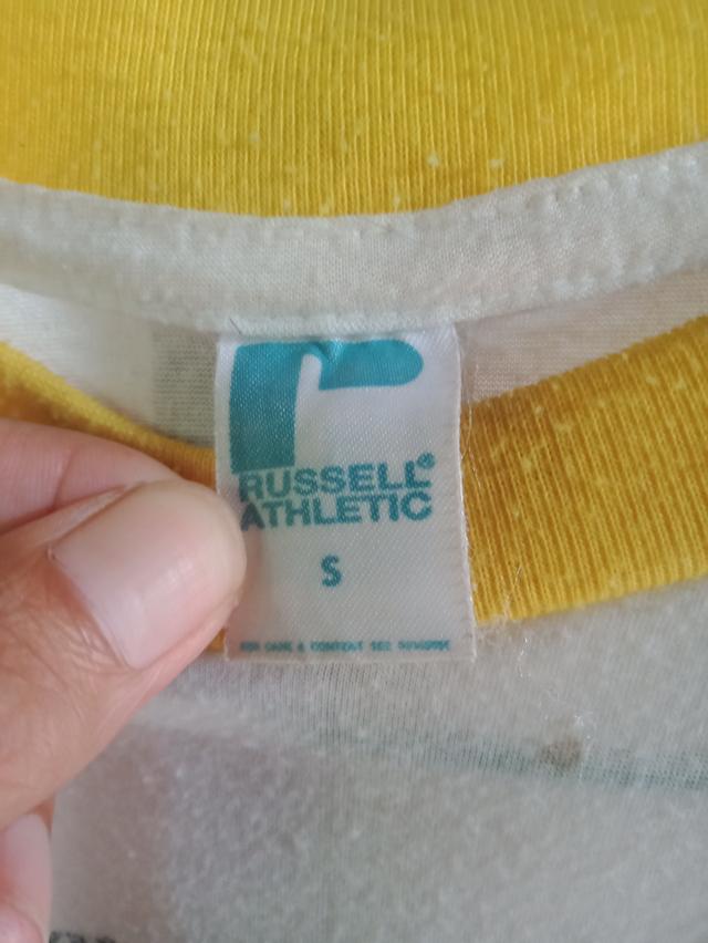 ขายเสื้อมือสอง. 2