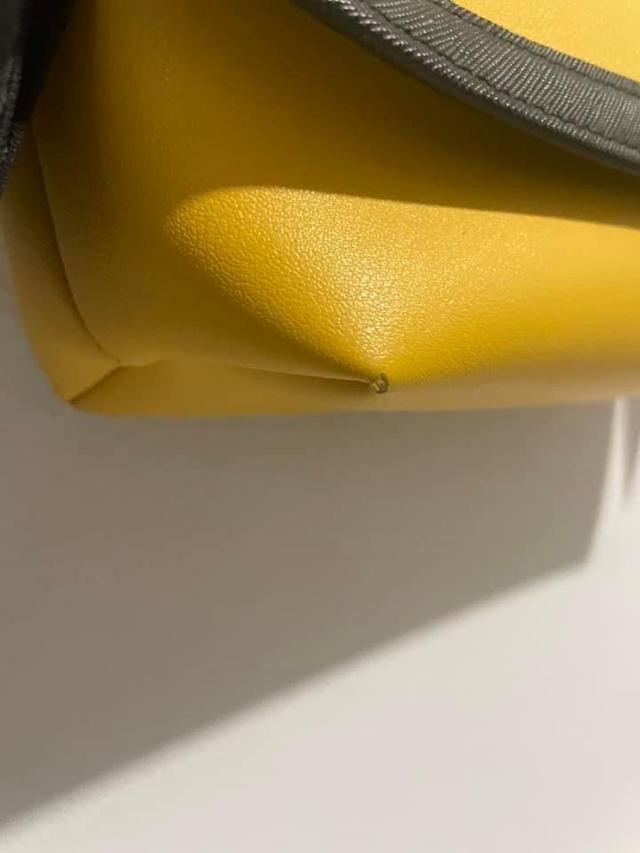 กระเป๋าแบรนด์ Hobs สีเหลือง 4