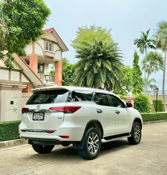 Toyota Fortuner 2.4 Top Sigma4 ดีเซล 4WD Auto ปี 2018 สีขาว เจ้าของดูแลอย่างดี สภาพป้ายแดง 5