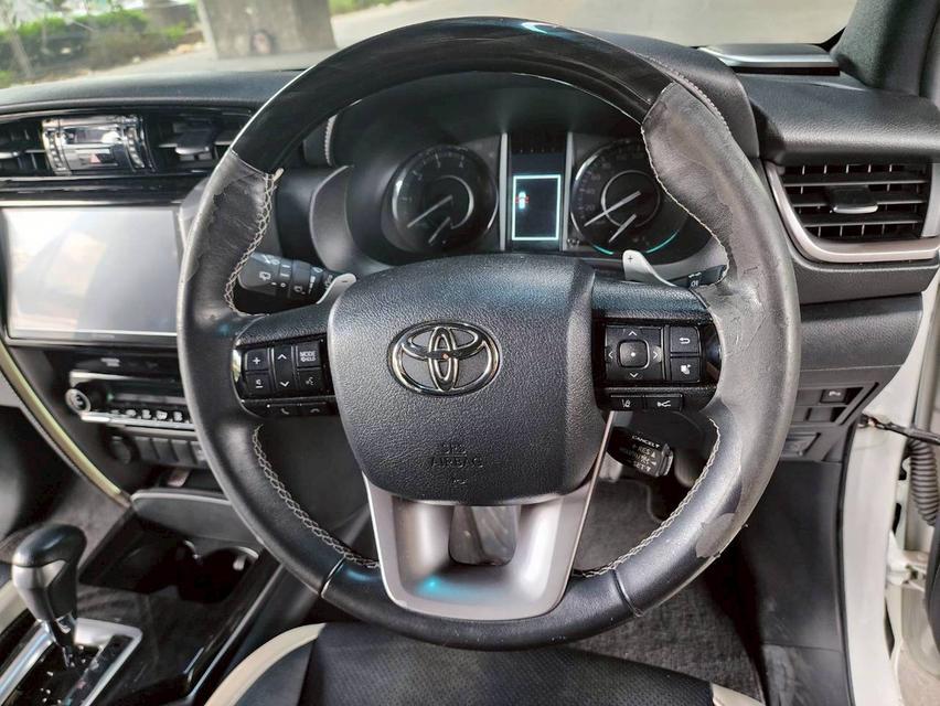 Toyota Fortuner 2.8 LEGENDER BLACK TOP 4WD AT ปี 2022 11