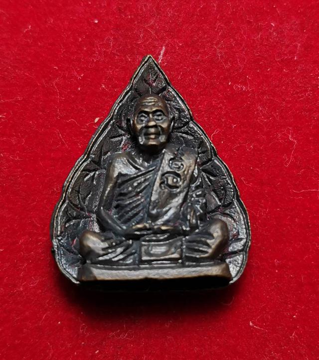 รูป - เหรียญหล่อใบโพธิ์หลวงปู่ชอบ ฐานสโม วัดป่าโคกมน ปี2537 จ.เลย