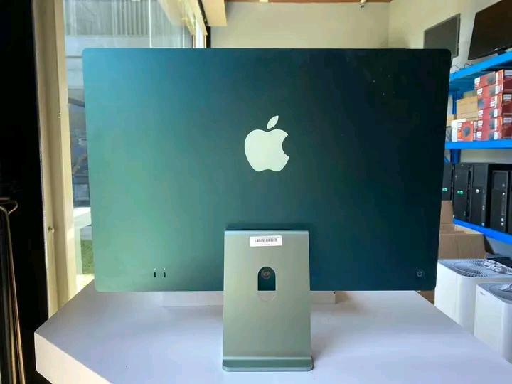 คอมตั้งโต๊ะ Apple 3