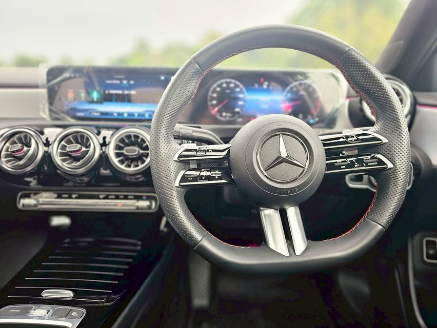 Mercedes-Benz A200 AMG Dynamic  facelift ปี 2023 เลขไมล์ 13,000 km. 13