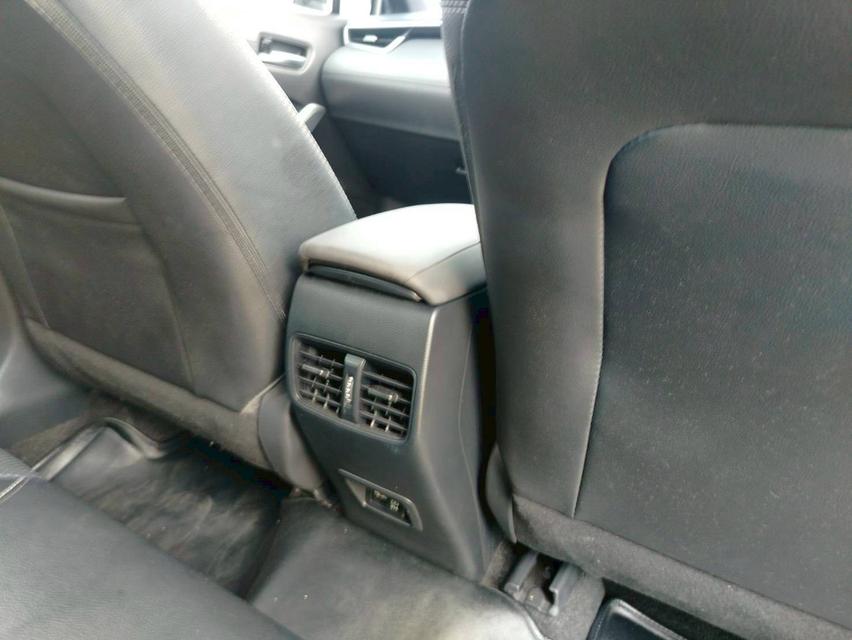 Toyota Cross 1.8 Hybrid Premium  safety สีเทา  ปี 2020  ออโต้  15