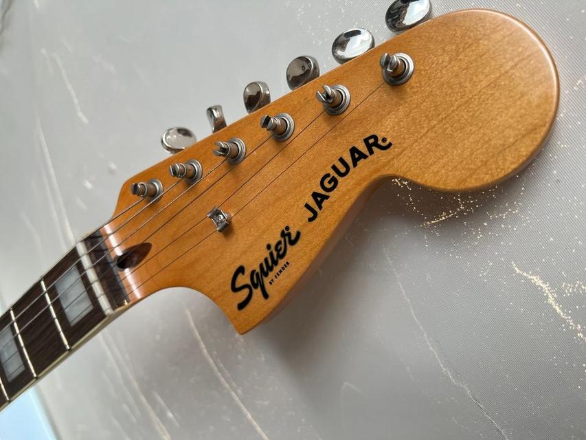 กีต้าร์ไฟฟ้า Squier Jaguar Classic 3