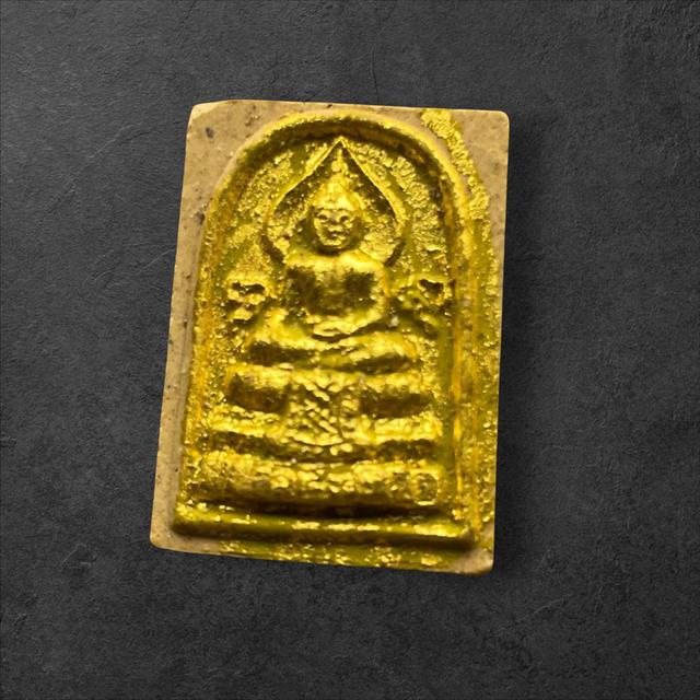 สมเด็จชนะ วัดชนะสงคราม ด้านหลังเป็นสมเด็จกรมพระราชวังบวรมหาสุรสิงหนาท พิมพ์เล็ก