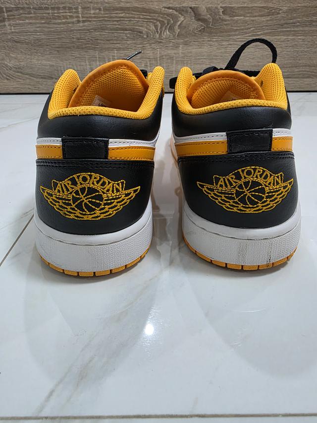 รองเท้า Nike Air Jordan 1 Low รูปที่ 2