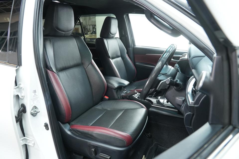 2022 TOYOTA FORTUNER 2.4 LEGENDER BLACK TOP 4WD SUV สีขาว-ดำ เลขไมล์ 34323 กม. 15