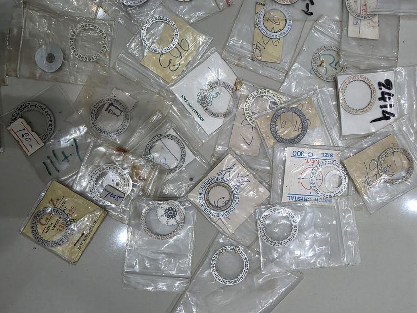 A.อะไหล่ ขอบวันที่ นาฬิกา คละยี่ห้อ คละขนาด เหมาๆ ทั้งหมด WATCH PARTS ALL ของเก่าเก็บ สวยหายากรุ่นเก่า ขายตามสภาพ พร้อมส่ง รูปที่ 5