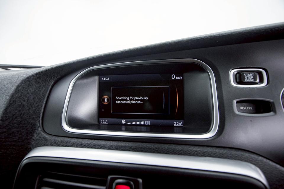 VOLVO V40 T5 S 2.0 2015  10