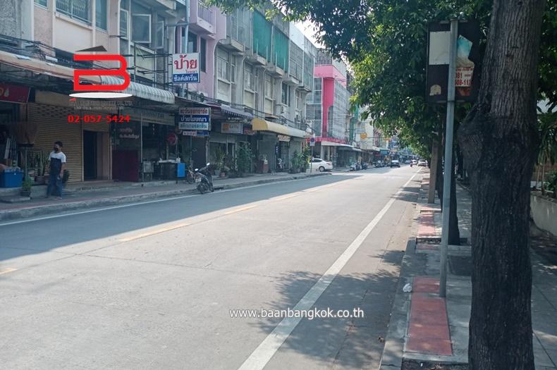 ขาย/เช่า อาคารพาณิชย์ 3.5 ชั้น เนื้อที่ 16 ตร.ว. ซอยเสนานิคม 1 (แยกลาดพร้าววังหิน) ถนนพหลโยธิน แขวงลาดพร้าว เขตลาดพร้าว 2