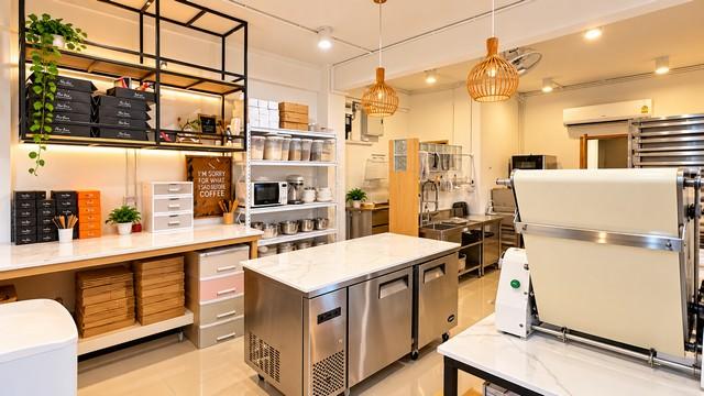 เซ้งอุปกรณ์เบอร์เกอรี่ พร้อมร้านตกแต่งสวยงาม พร้อมดำเนินกิจการ ขายขาดทุน ลงทุนไป 2 ลบ แต่ขายเพียงหลักแสน 5