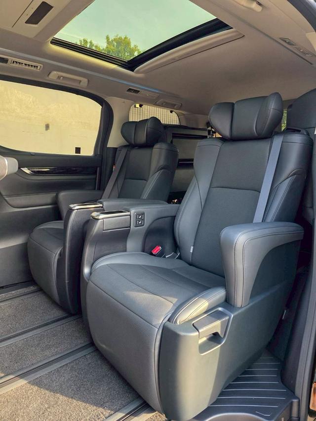 Toyota ALPHARD 2.5SC PACKAGE สีดำ ปี 2023 ไมล์ 28,000 กม. รูปที่ 11