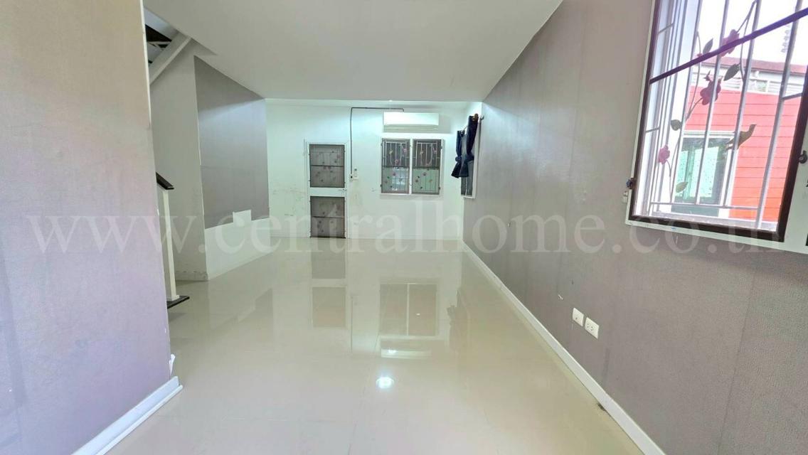 ทาวน์เฮ้าส์ บ้านพฤกษา 87/2 ศรีนครินทร์ - บางนา หลังมุม 9