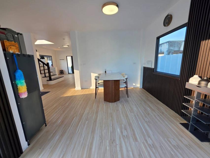 ให้เช่าบ้านเดี่ยว 2 ชั้น ขนาด 80 ตร.วา พร้อมอยู่ เฟอร์นิเจอร์ครบ ใกล้โรบินสัน เดินทางสะดวก อยู่แหล่งชุมชน 18