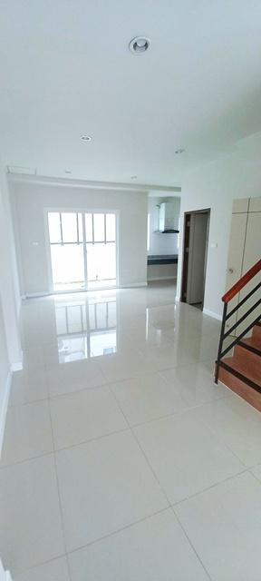 ม.เจ้าคุณทหารลาดกระบัง 1 กม. โลตัส ลาดกระบัง 52 400ม.ให้เช่าทาวน์โฮม 3 ชั้น 3นอน 2 น้ำ ตลาดหัวตะเข้ 350 ม. ARL ลาดกระบัง 3