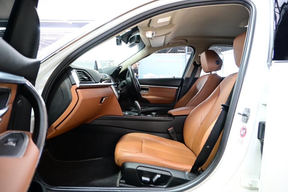 รหัสรถ JRS6776 𝗕𝗠𝗪 𝟯𝟮𝟬𝗱 𝗠 𝗦𝗽𝗼𝗿𝘁 ปี 2017 รูปที่ 12