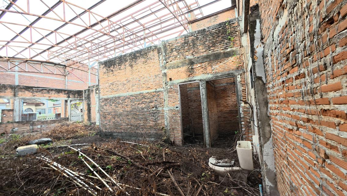 ที่ดินพร้อมสิ่งปลูกสร้าง ซอยสี่ไชยทอง 18 ถนนแจ้งวัฒนะ ต.บางตลาด อ.ปากเกร็ด จ.นนทบุรี 7