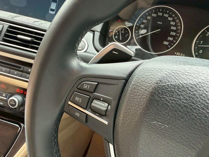 BMW 523i Highline 2011 จด 2012 17