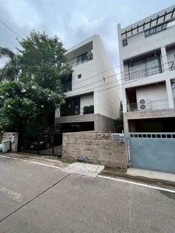 ให้เช่าบ้านเดี่ยว4ชั้นย่านอารีย์พญาไทราชครู 650ตร.ม.4นอนพร้อมสระว่ายน้ำส่วนตัว เฟอร์บางส่วน