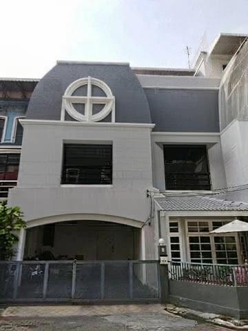 ให้เช่า ทาวน์โฮม 4 ชั้น กำลังรีโนเวท เอกมัยซอย12 ซอยเจริญใจ ซอยปรีดี31 ทำเลดีใจกลางเมือง ใกล้รถไฟฟ้า BTS เอกมัย จดทะเบียนบริษัทได้ ไม่รวมภาษี หัก ณ ที 1