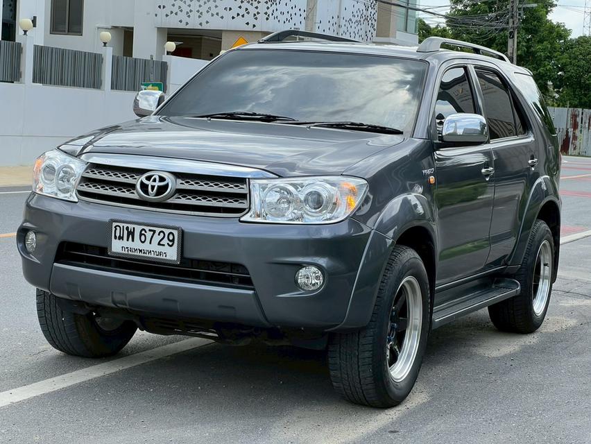 Fortuner 2.7 V ปี 2009 LPG ถังโดนัท รถครอบครัว 7 ที่นั่ง