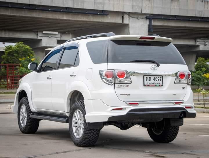 TOYOTA FORTUNER 3.0 V 4WD เกียร์ออโต้ ปี 2012 4