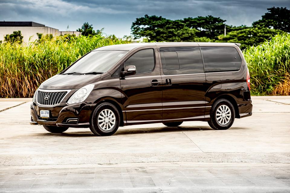 Hyundai H-1 ELITE 2.5 ดีเซล ปี 2016 สีน้ำตาล มือเดียวป้ายแดง  11