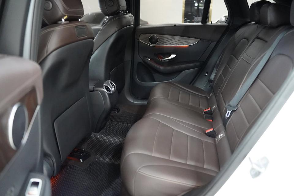 Mercedes-Benz GLC250d Off-Road 4MATIC ปี 2019 สีขาว รูปที่ 17