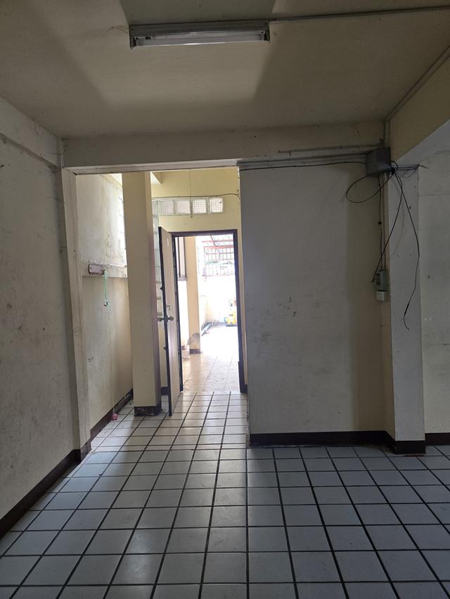 ขายทาวน์เฮ้าส์เนื้อที่ 33 ตารางวา อยู่ซอยประชาราษฎร์บำเพ็ญ 1 ถนนรัชดาภิเษก เขตดินแดง หน้าปากซอย คือ แยกพระพิฆเนศ 8