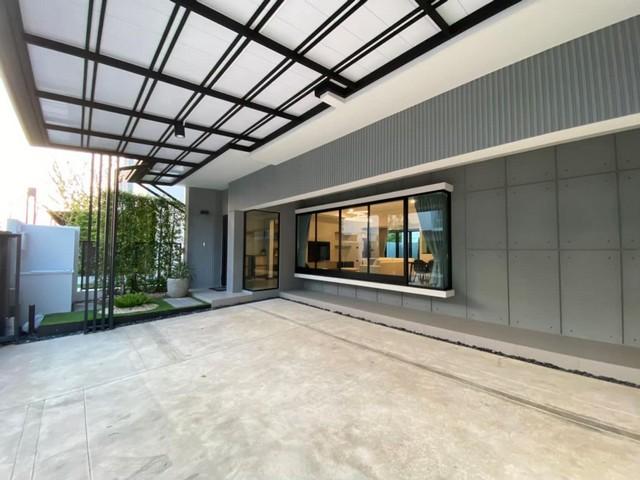 POR4793 ให้เช่า บ้านเดี่ยว วีเว่ บางนา กม. 7 VIVE Bangna-KM.7 Luxury Gallery House จาก Land & Houses หลังมุม ซอยราชวินิต