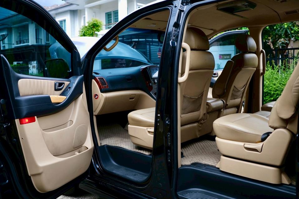 Hyundai H-1 2.5 Deluxe ปี2011 สีดำ ออโต้ ดีเซล ไมล์ 1xx,xxx km.