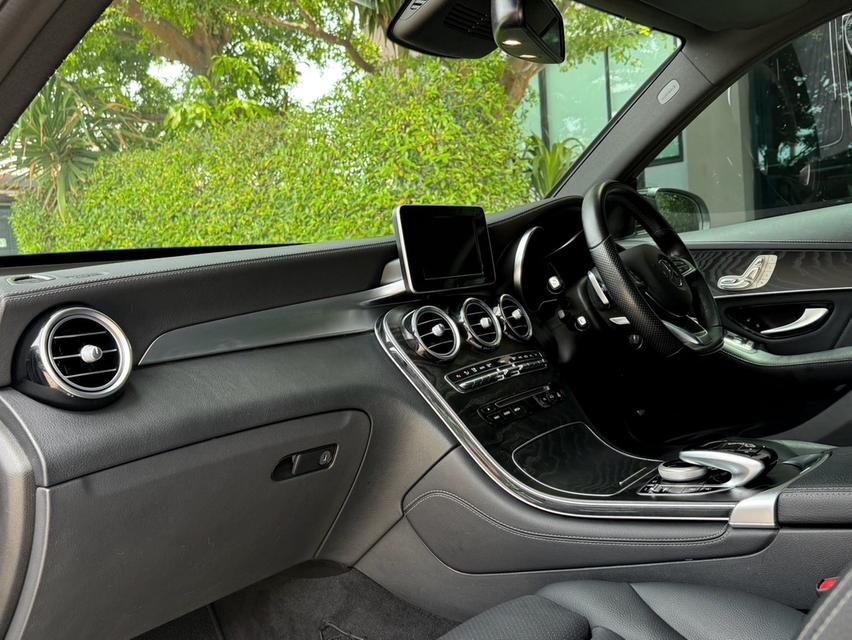2019 BENZ GLC 250D AMG รถมือเดียวออกป้ายแดง รถวิ่งน้อย ประวัติศูนย์ครบ ไม่เคยมีอุบัติเหตุครับ 10