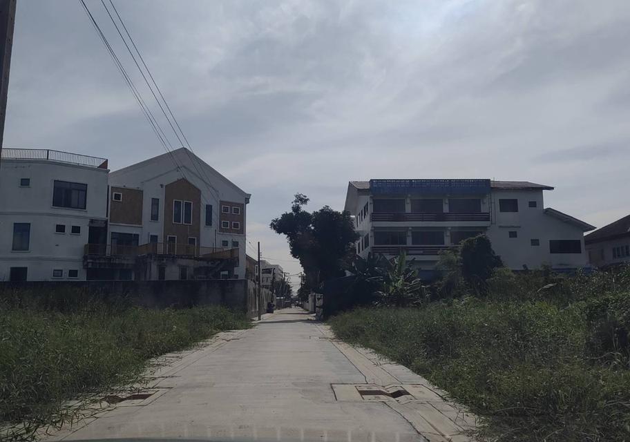 ขายที่ดิน 714 ตรว. ในซอยเฉลิมพระเกียรติ ร9 ซอย23 ใกล้สวนหลวงร.9 บรรยากาศดี เหมาะสร้างที่พักอาศัย 5