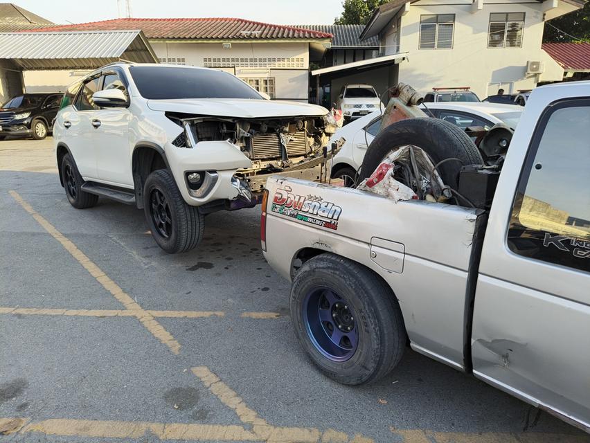 มีuริการทั้งรถเล็ก-รถใหญ่-รถบรรทุกทั้งคัน(สไลท์) รถยกแบบช้อนล้อ ได้มาตรฐาน 083-915-5619 083-256-5915