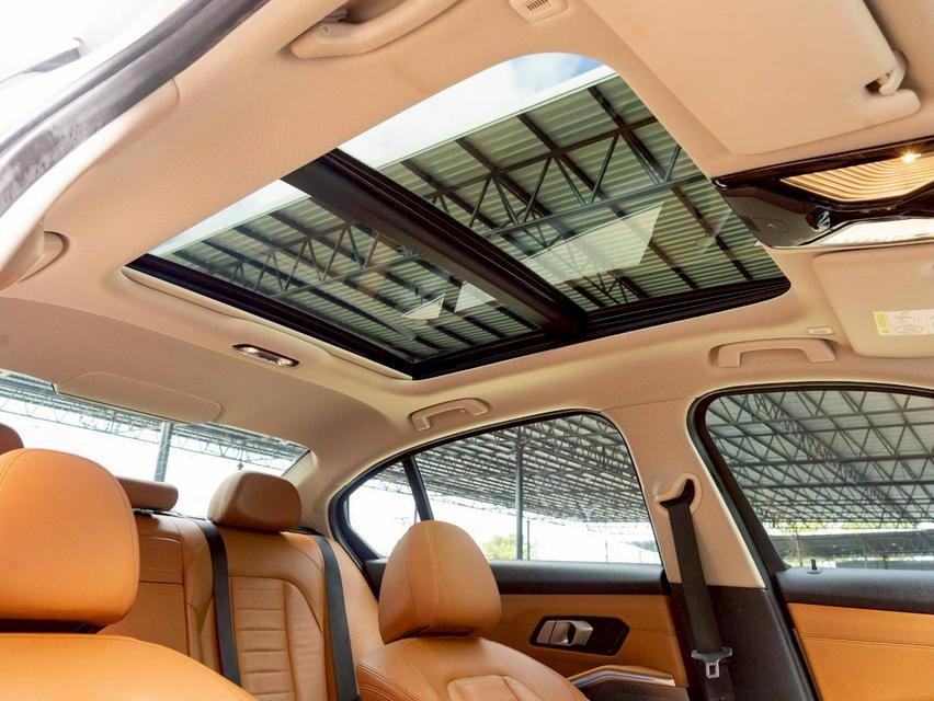 BMW 320Li Limousine Luxury ปีจด 2022 6