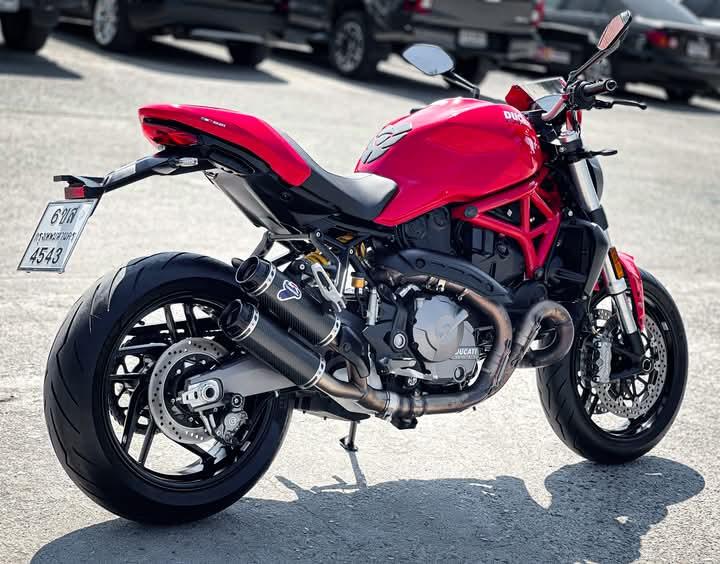 Ducati Monster 821 สีแดง 2