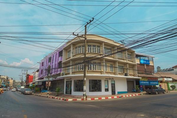 ขายด่วน ลดราคา อาคารพาณิชย์ 3 ชั้น อยู่หัวมุม ต.ในเมือง อ.เมืองร้อยเอ็ด ใกล้บึงพลาญชัย Tel. 0632897879 1