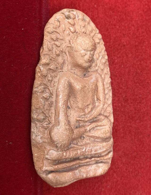พระเปิม กรุวัดมหาวัน ลำพูน ติดหน้าตา จมูก หู เม็ดพระศกชัดใบโพธิ์ติดทุกใบ