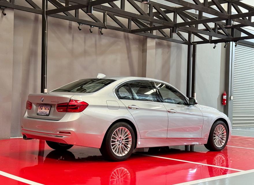 2017 BMW 320D F30 LCI รถมือเดียวป้ายแดง รถออกศูนย์ BMW THAILAND รถวิ่งน้อย เข้าศูนย์ทุกระยะ รถไม่เคยมีอุบัติเหตุครับ รูปย่อยที่ 3