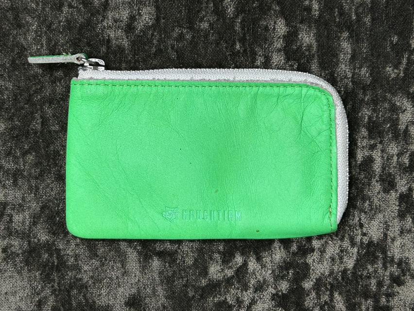 [งานหนังแท้แบรนด์ญี่ปุ่น] กระเป๋าสตางค์มินิมอล NAUGHTIAM แท้ สีเขียวนีออนสะดุดตา💚