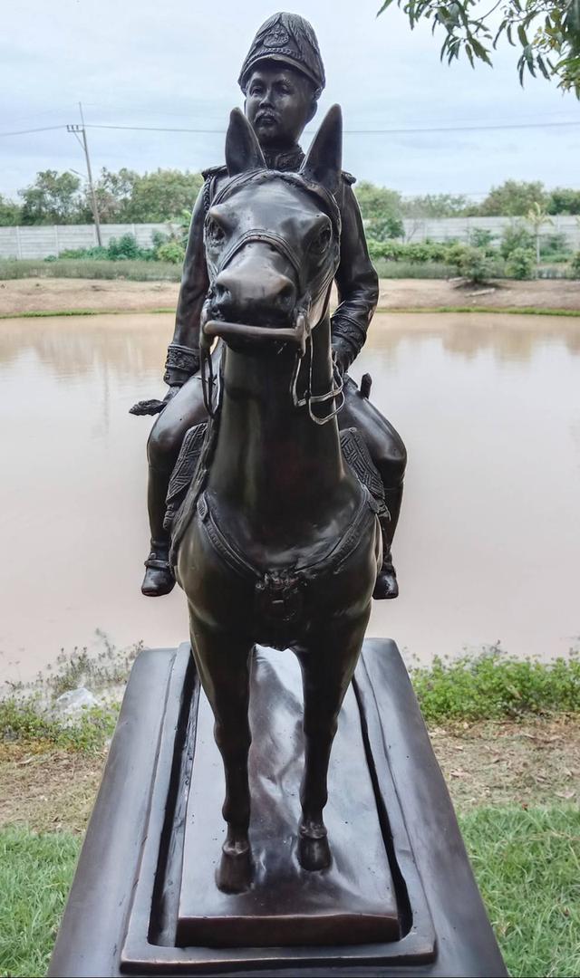 717.พระบรมรูปหล่อในหลวงรัชกาลที่ 5 พระบาทสมเด็จพระปรมินทรมหาจุฬาลงกรณ์ พระจุลจอมเกล้าเจ้าอยู่หัวทรงม้า (พระบรมรูปทรงม้า) สองถอด รูปที่ 10