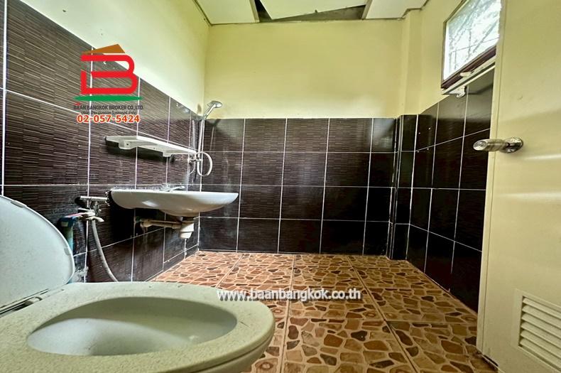 บ้านเดี่ยว หมู่บ้าน พรธิสาร 4 เนื้อที่ 32 ตรว. ถนนรังสิต-นครนายก ตำบลคลองหก อำเภอคลองหลวง จังหวัดปทุมธานี 12