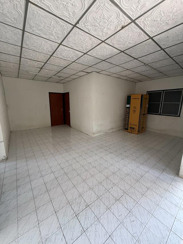 U1436 ให้เช่าบ้านเดี่ยวชั้นเดียว ที่จังหวัดร้อยเอ็ด ใกล้ รพ.ร้อยเอ็ดธนบุรี บ้านอยู่ถนนปัทมานนท์ซอย 8/1 บ้านหลังใหญ่ จอดรถได้ 3 คันในบ้าน 7