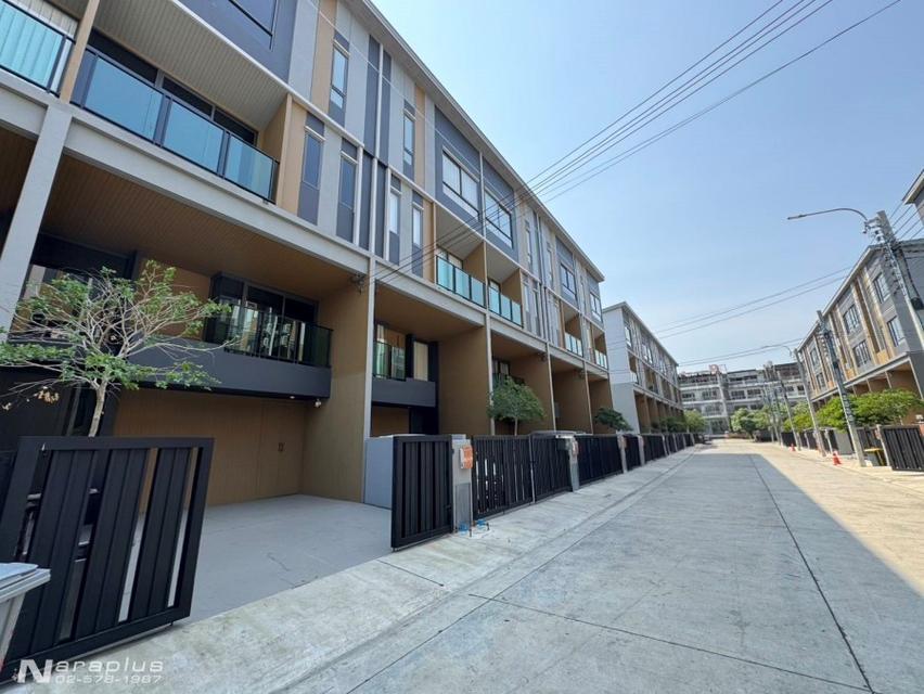 69100586 : ให้เช่าทาวน์โฮม luxury 3 ชั้น หน้ากว้าง 6 เมตร Built-in ทั้งหลัง ขนาด 20.5 ตารางวา หมู่บ้านพาทิโอ วัชรพล-รามอินทรา บางเขน น้ำไม่ท่วม 2
