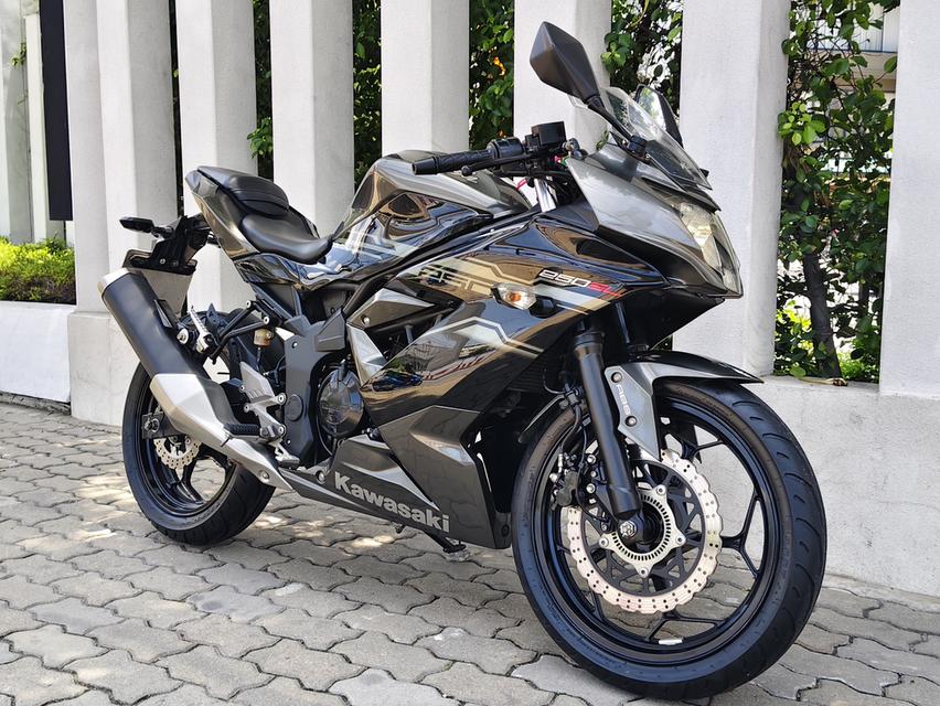 ราคาเบาๆ KAWASAKI NINJA250SL ปี2018 มือเดียวไมล์ไม่ถึงหมื่น