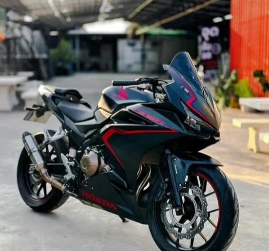 Honda CBR 1000 สีดำ 3