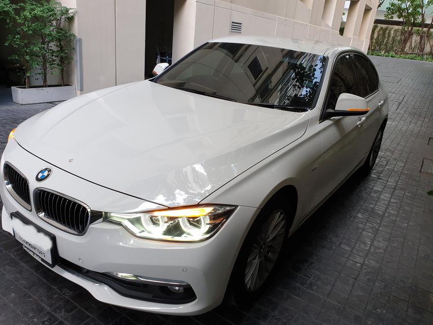 BMW 320d luxury สีขาว BSI ยังเหลือ 2