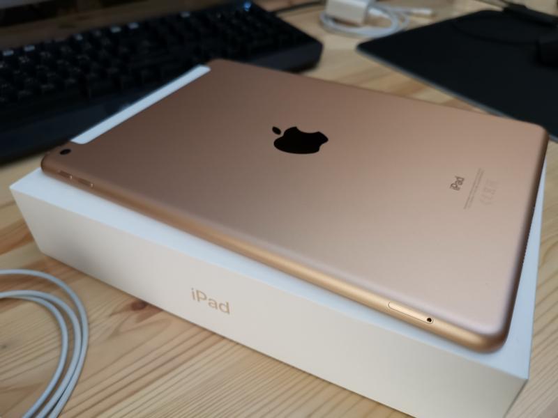 Apple iPad 9.7 (2018) 2