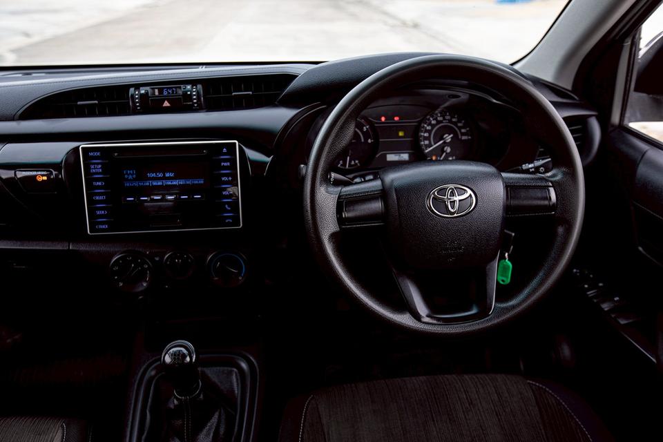 TOYOTA HILUX REVO 2.4 E DOUBLE CAB สีขาว ปี 2018  17